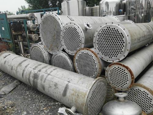 列管式冷凝換熱器影響冷凝壓力大小的因素，如下所示：